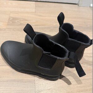 Everlane Chelsea Ankle Rain Boots